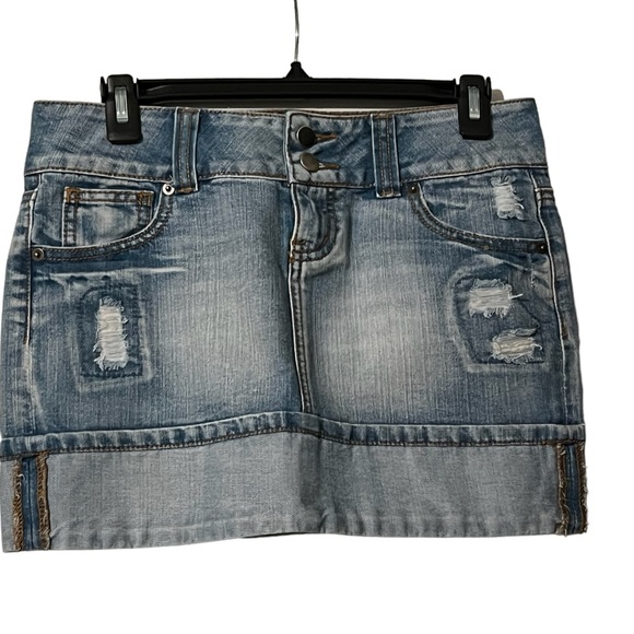 Lights Blue Denim Distressed Skirt Women’s - Picture 3 of 8